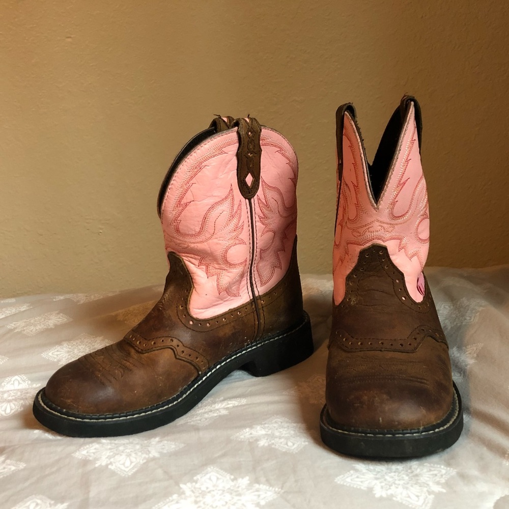 8-inch tall Gemma Pink Justin Gypsy boots